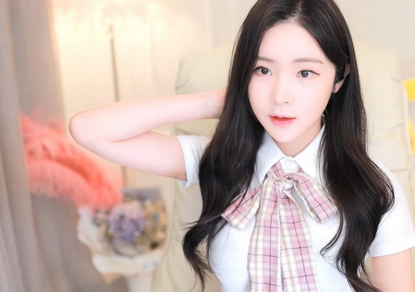 ˬ
