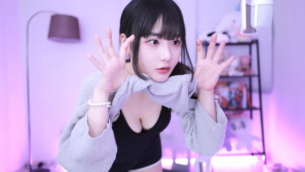 刚开始拒绝后来慢慢接受视频