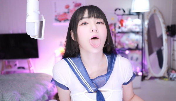 已满十八带好纸巾从此转人