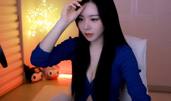 越跳衣服越少的舞蹈视频