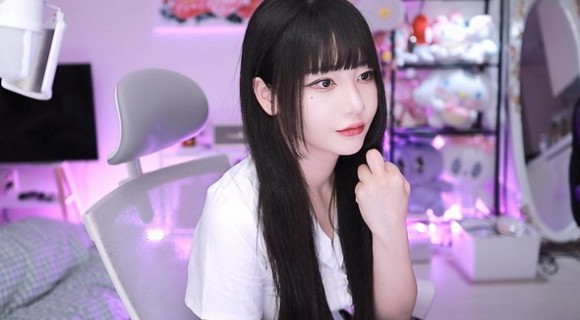 51Թ°汾أߵĻ18ؿСƵѳƬ